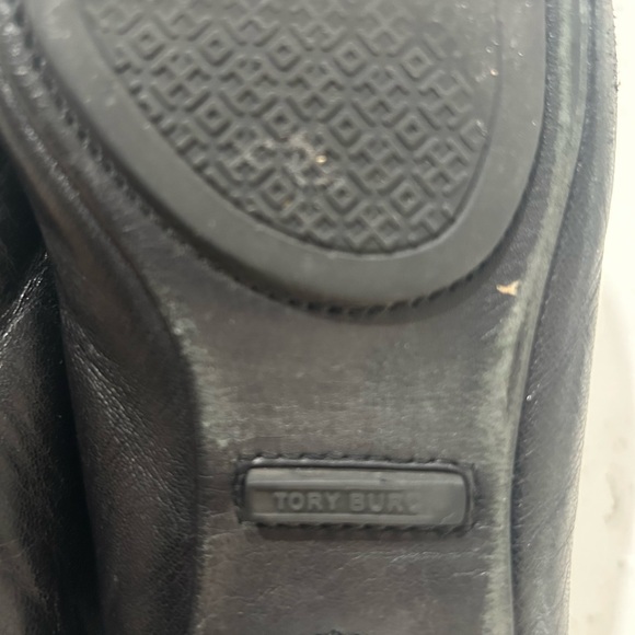 Tory Burch Black Leather Logo Ballet Flats - Picture 13 of 14
